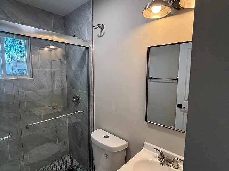 129 Evans St — Photo 16