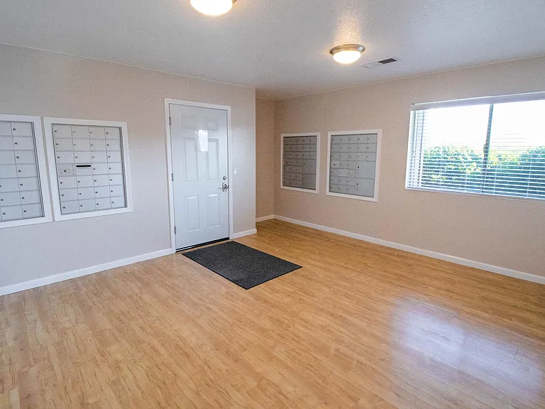 Meadowood Village Apartments — Photo 11