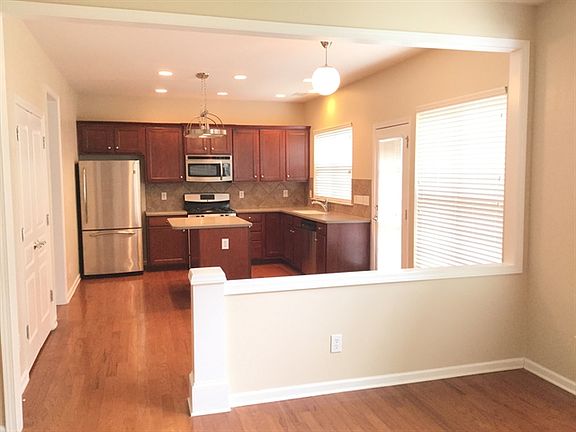 4th image of 10820 River Oaks Dr NW
