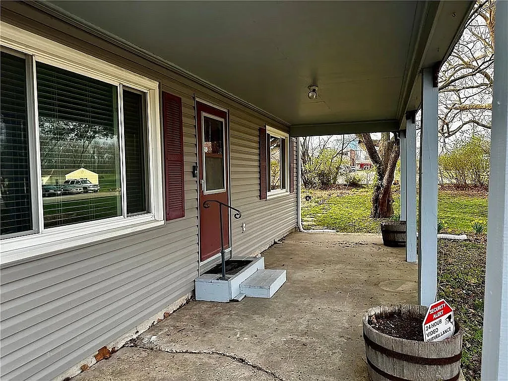 3 bed, 1271 sqft, $2,200 — Photo 3