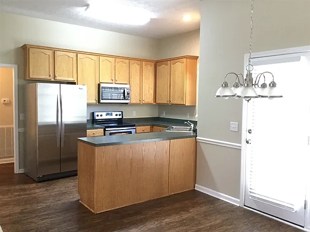 121 Luna Ln — Photo 3