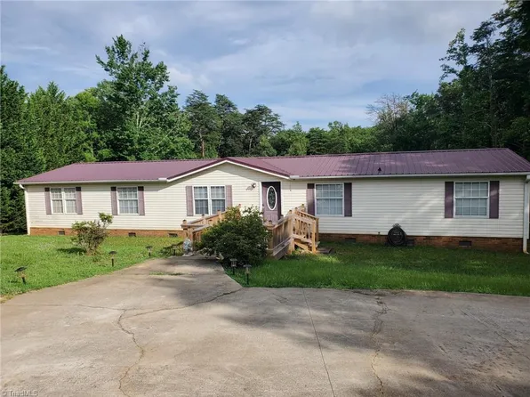 3947 State Highway 8 S, Walnut Cove, NC 27052