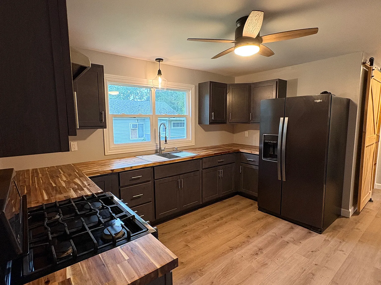 2 bed, 850 sqft, $1,350 — Photo 4