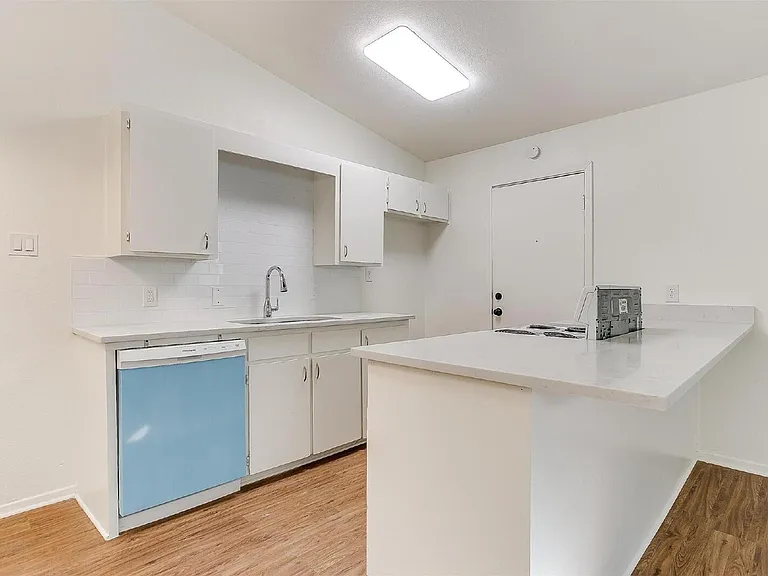 1824 Fairmount Ave — Photo 17