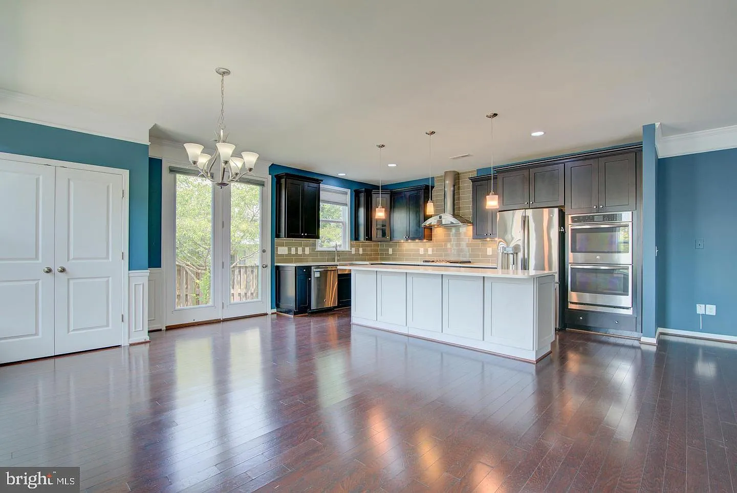 4 bed, 3.5 bath, 3263 sqft, $4,000 — Photo 2