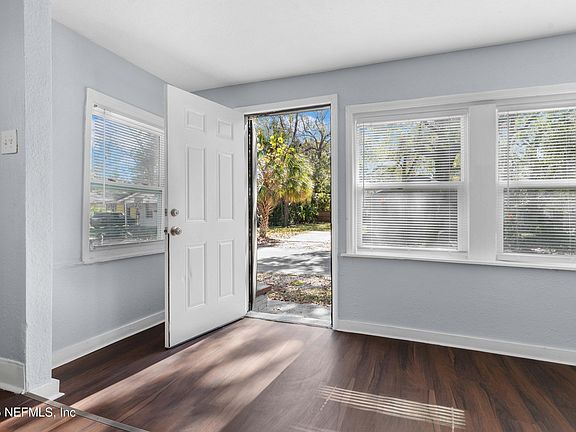 3rd image of 1523 W 22ND Street