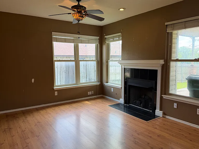 2208 Illinois Dr — Photo 9