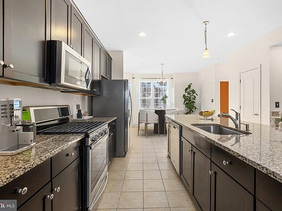 5th image of 3567 Woodlake Dr Unit 5