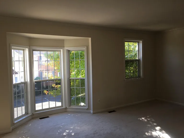 1244 Corbett Pl — Photo 10