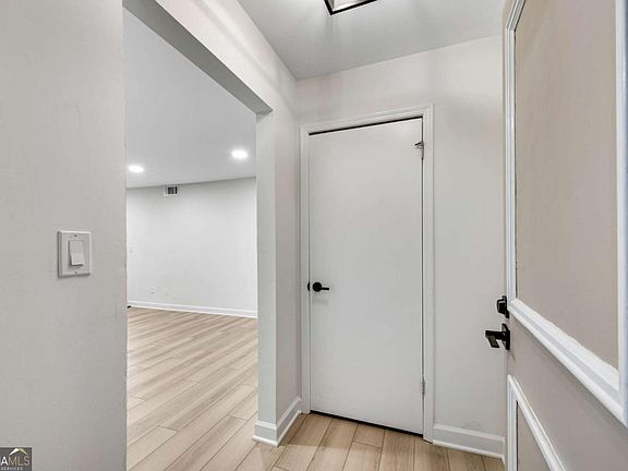 4th image of 6851 Roswell Rd Unit Q16