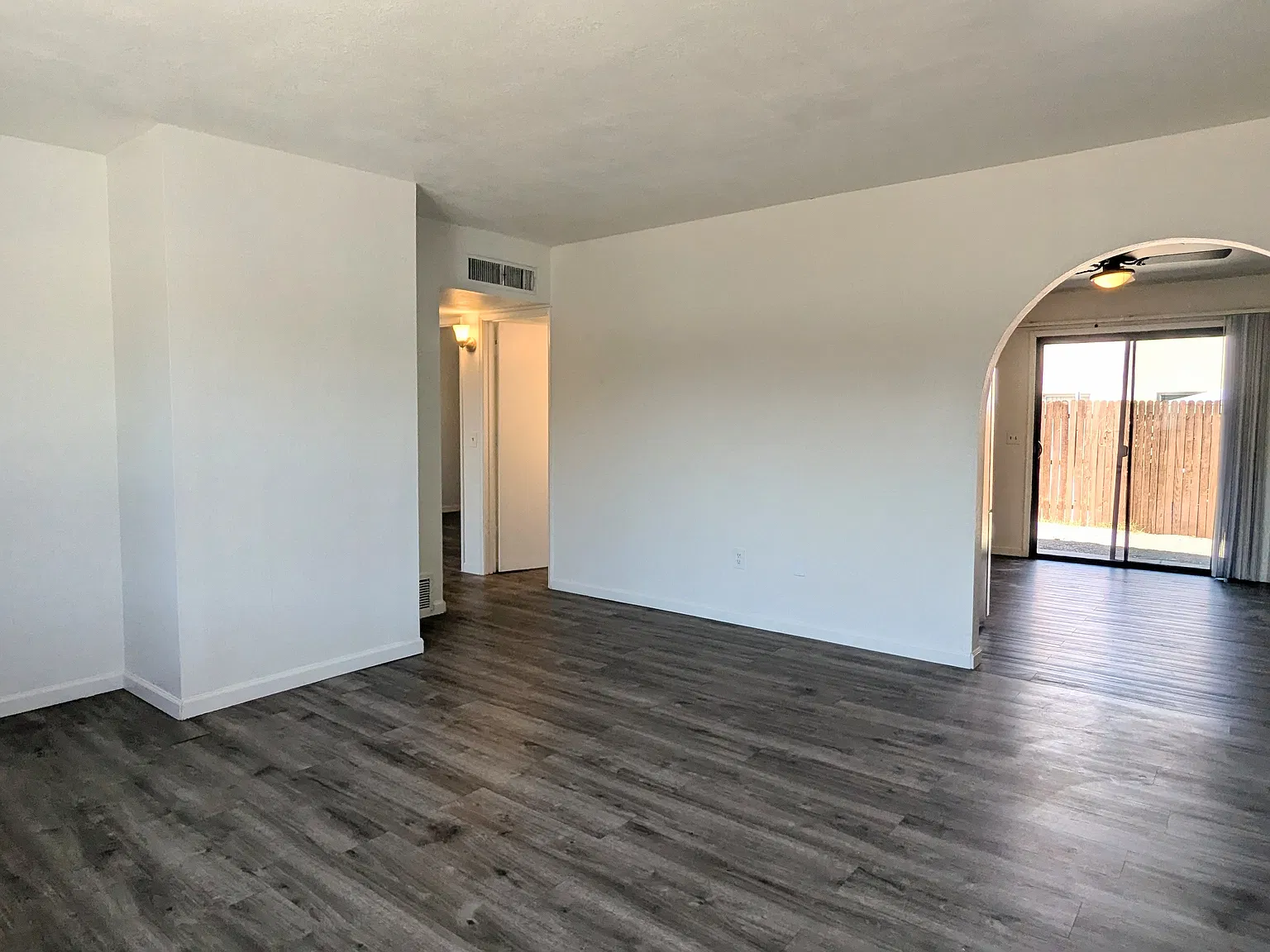 2 bed, 825 sqft, $1,150 — Photo 1