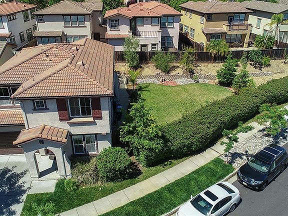 2nd image of 870 Walden Ct