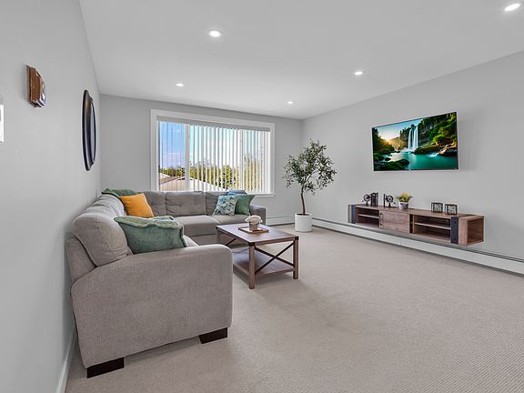 2nd image of 1375 Rebecca Dr APT 323