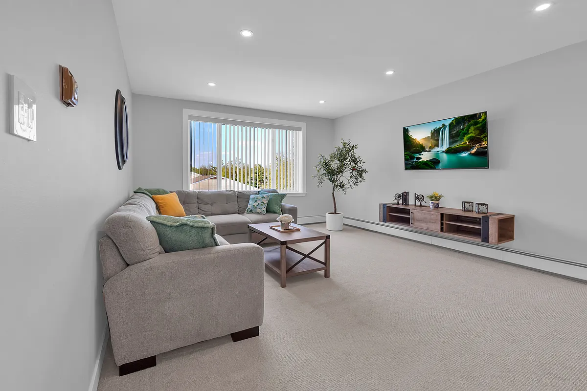 Building Photo - 1375 Rebecca Dr #323
