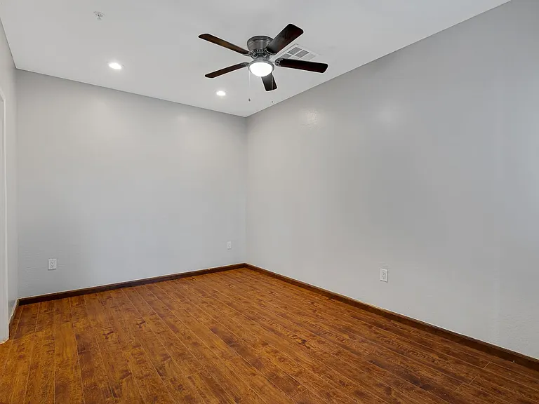 Desert View Apartments — Photo 54