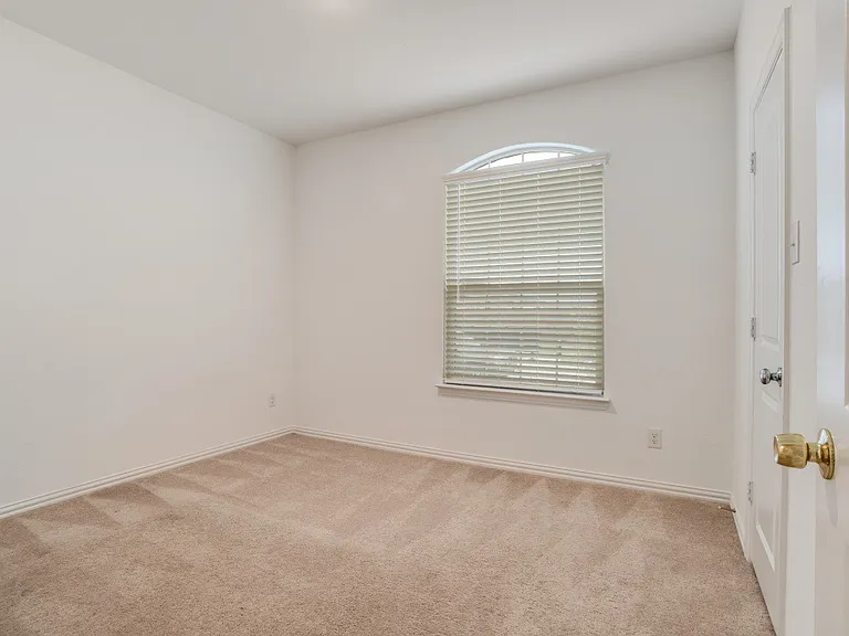 4913 Sagerun Dr — Photo 16