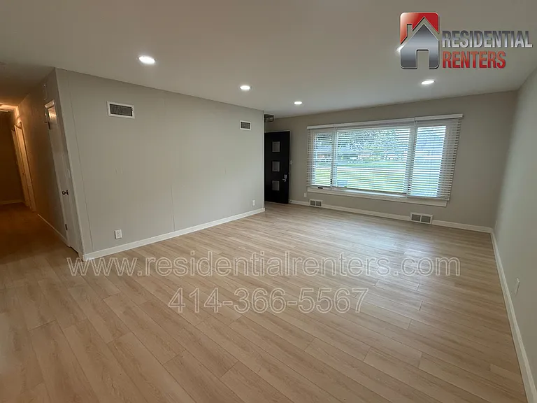 205 N 165th St — Photo 5