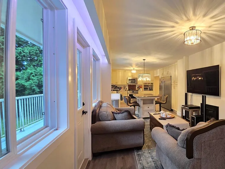 640 Stevens Dr #UPSTAIRS — Photo 6