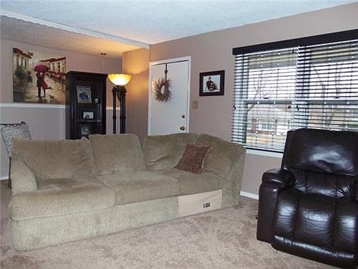 3rd image of 1704 N Howard Dr