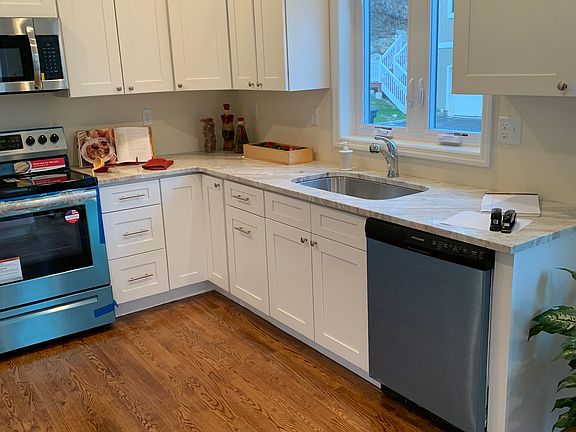 5th image of 7 Lakeview Dr #10