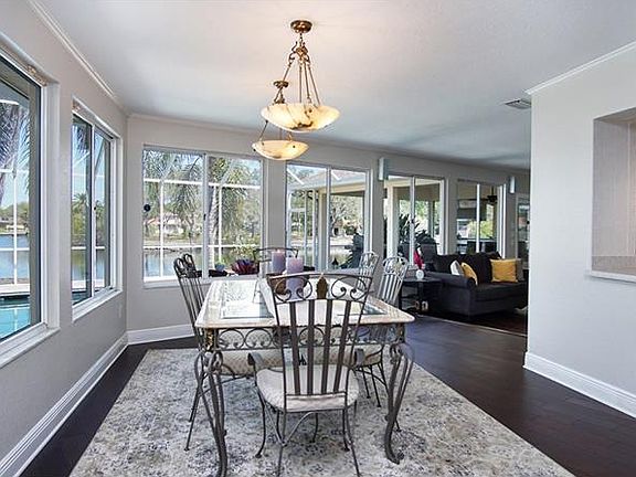 5th image of 1918 Cove Ln