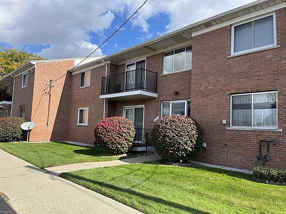 2nd image of 32155 Beaconsfield St