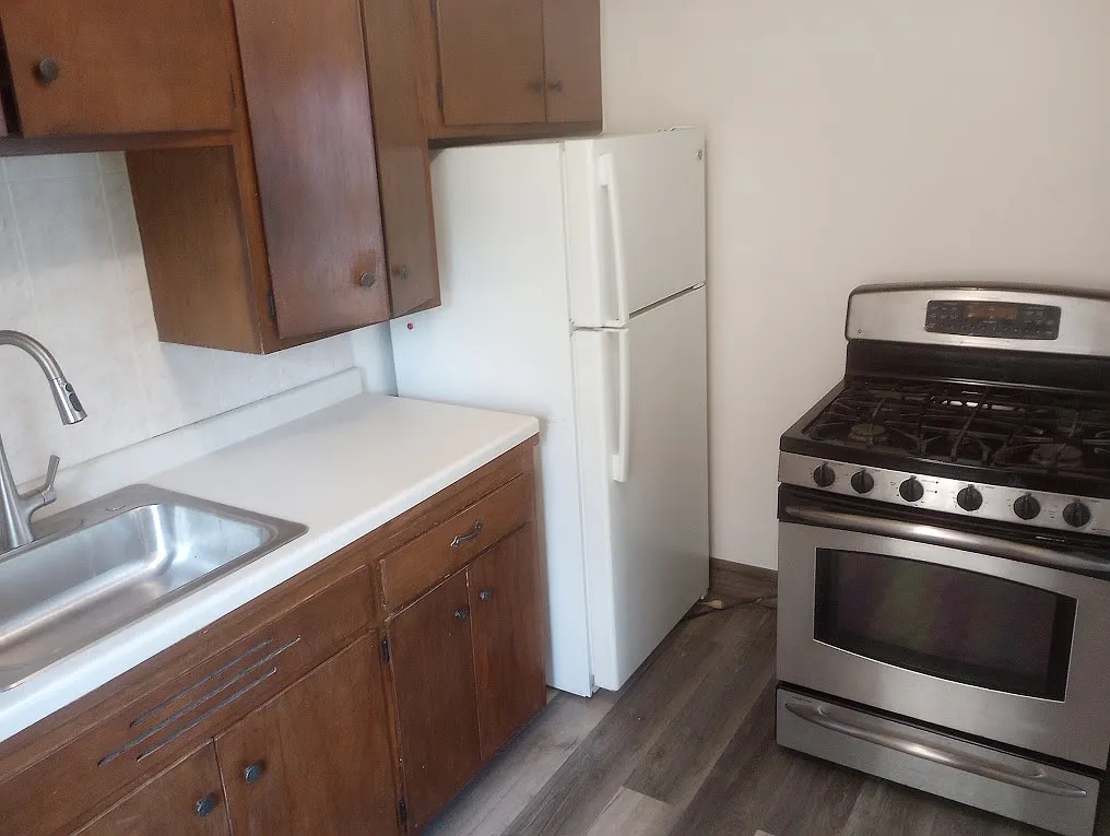 4214 N Wilson Dr — Photo 2