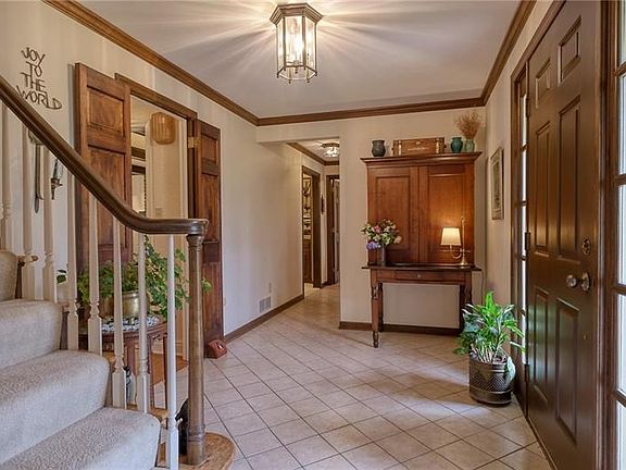 5th image of 306 Hallsborough Dr