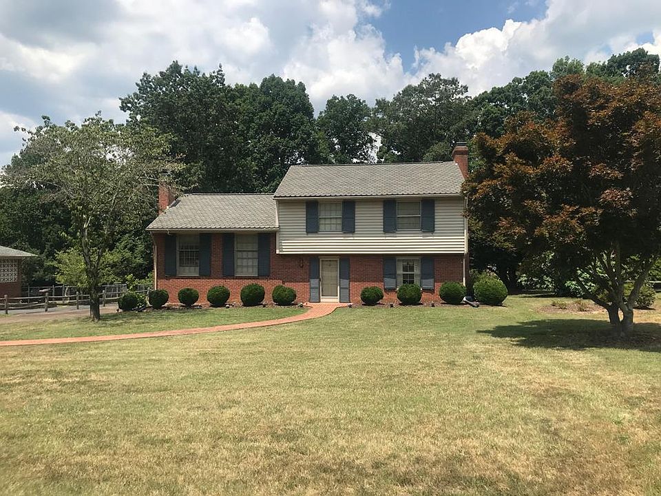 1st image of 208 Cambridge Dr