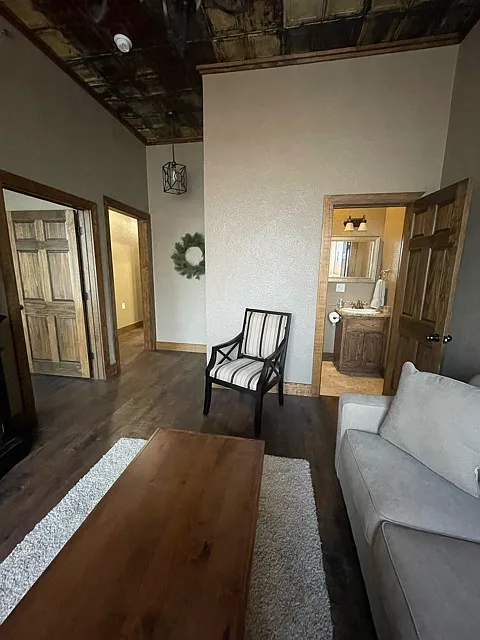 2 bed, 1.5 bath, 800 sqft, $2,000 — Photo 3