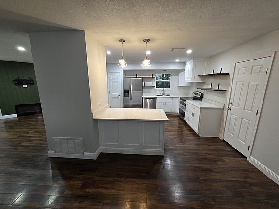 5th image of 102 Cunningham Ct