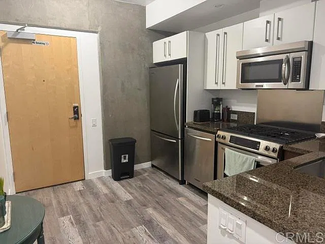 1 bed, 1.0 bath, 650 sqft, $3,200 — Photo 3