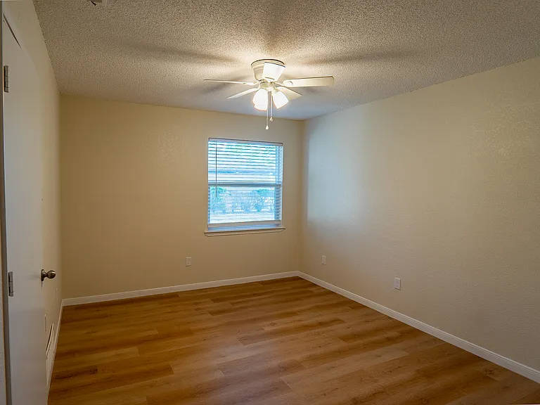 6616 Parkview Ln — Photo 4