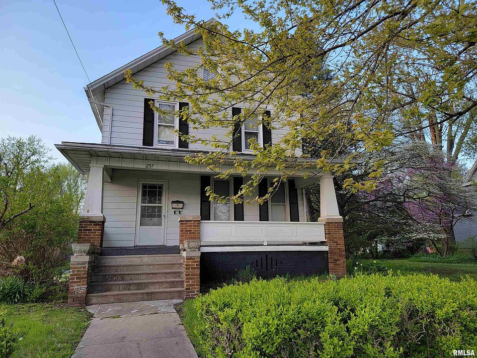 257 W Locust St, Canton, IL 61520 | Zillow