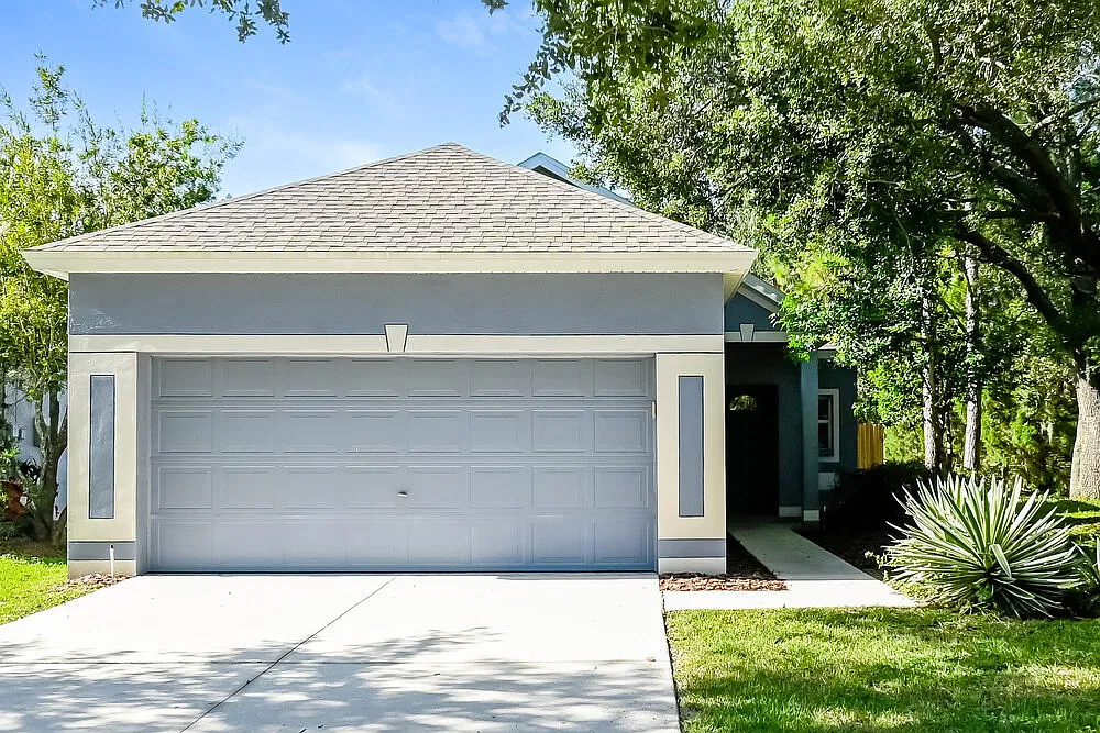 3 bed, 2.0 bath, 1189 sqft, $2,000 — Photo 1