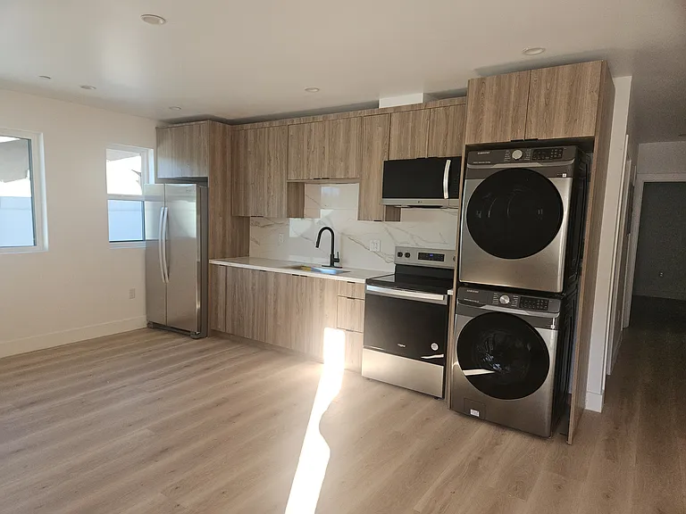 3209 W 18th St #4 — Photo 14
