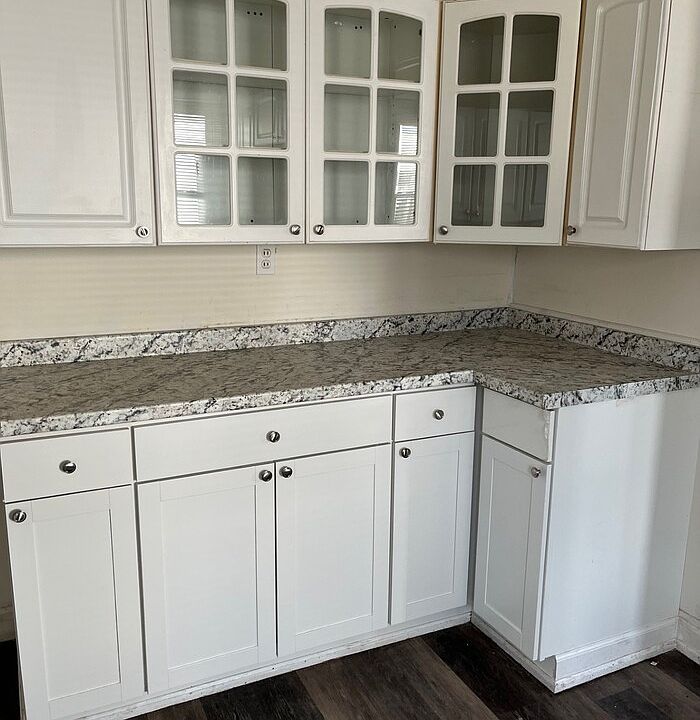 1st image of 2031 W 104th St