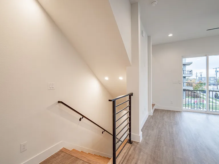 1614 N Fitzhugh Ave #101 — Photo 8