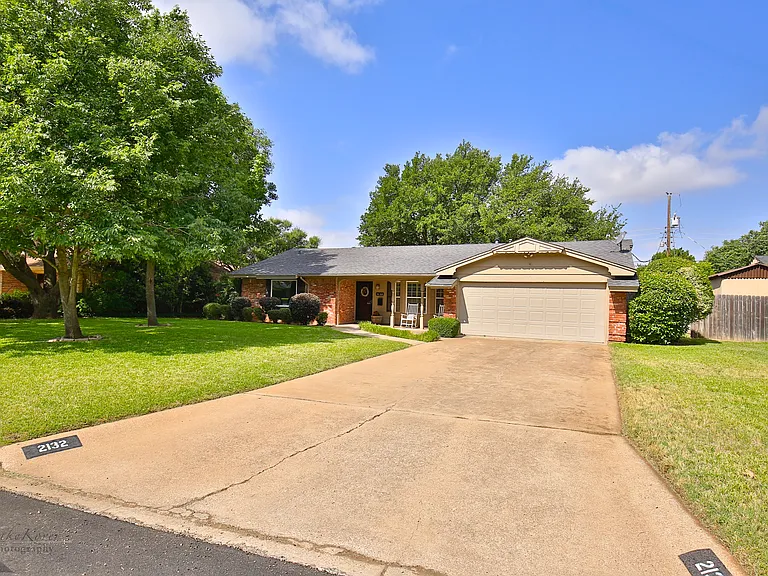 2132 Sylvan Dr — Photo 37