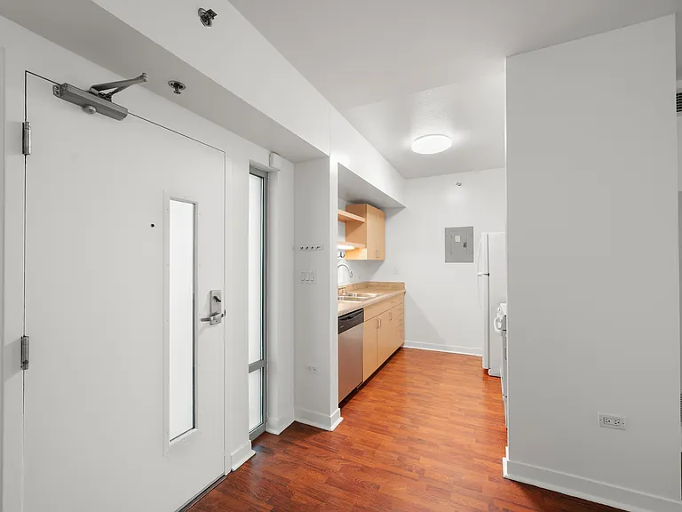 425 W Beech St #312 — Photo 7