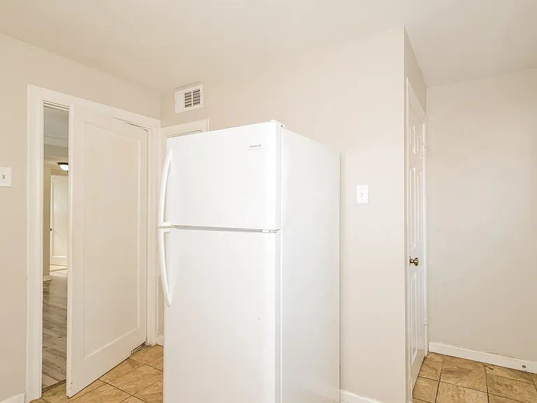 1086 Wilshire Ave — Photo 5