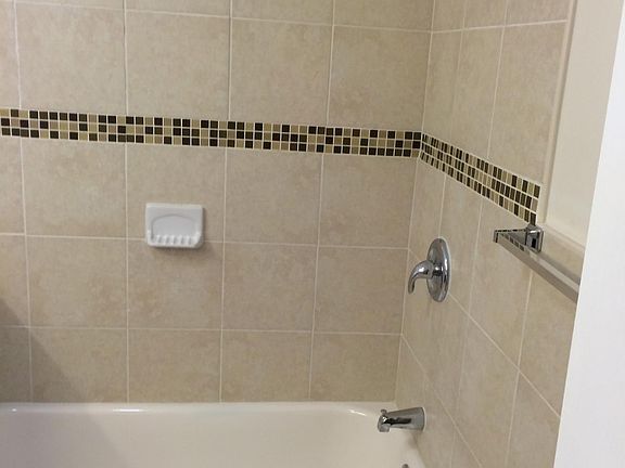 5th image of 4905 Knox St Floor 1