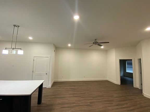 3rd image of 300 NW B St #2