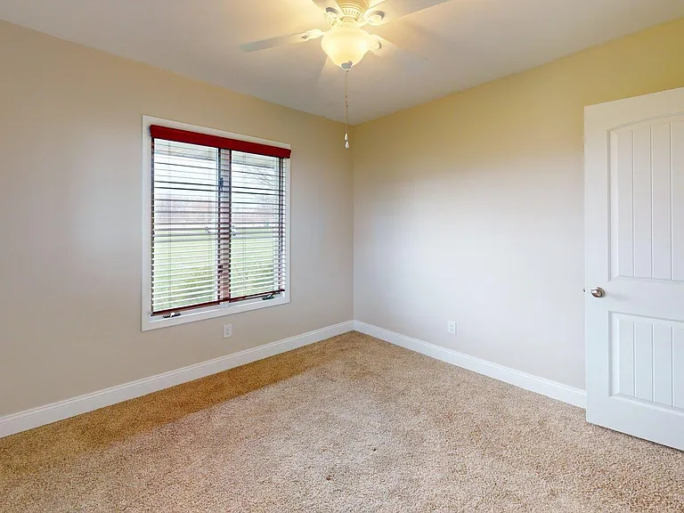 940 E Hickory Grove Rd — Photo 26