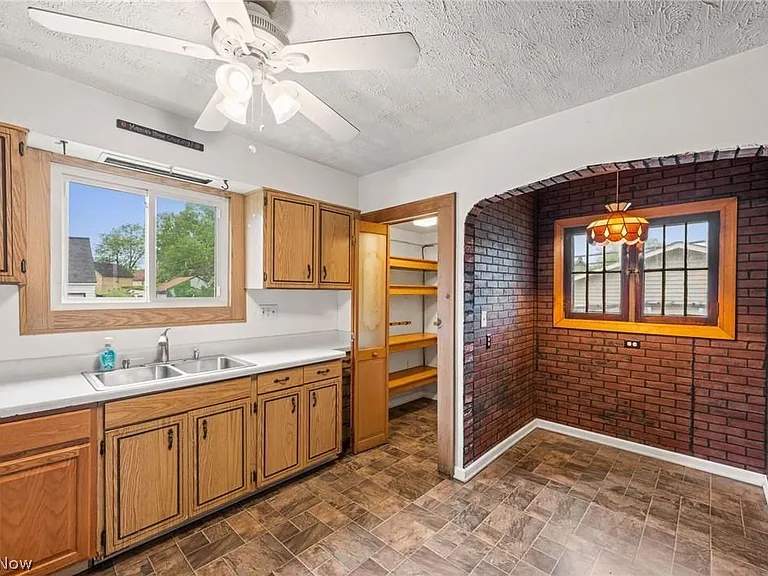 11715 Rutland Ave — Photo 10