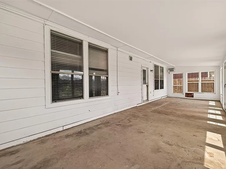 13915 Maleewan Ln — Photo 39