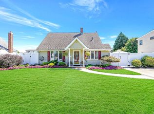 55 Crabtree Ln, Levittown, NY 11756