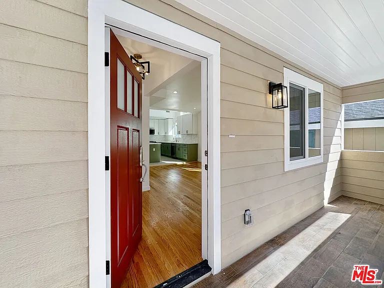 5930 Willoughby Ave — Photo 2