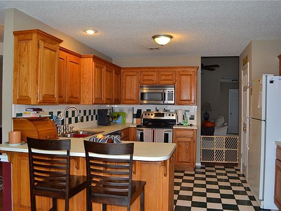 5th image of 3501 W Bishop Dr
