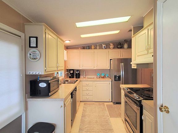3rd image of 8119 Lemonwood Dr S